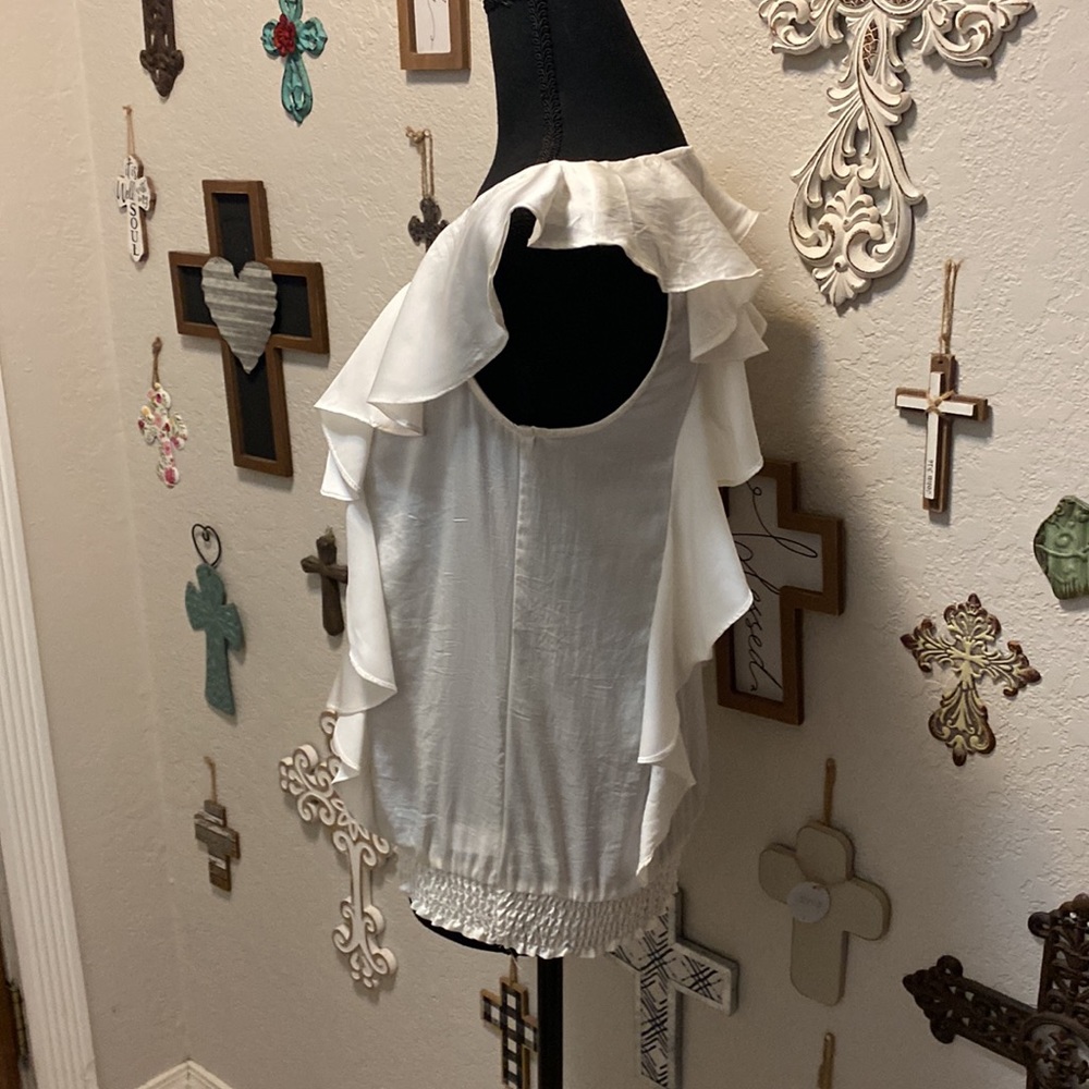 Express cream sleeveless dress shirt - Picture 3 of 3